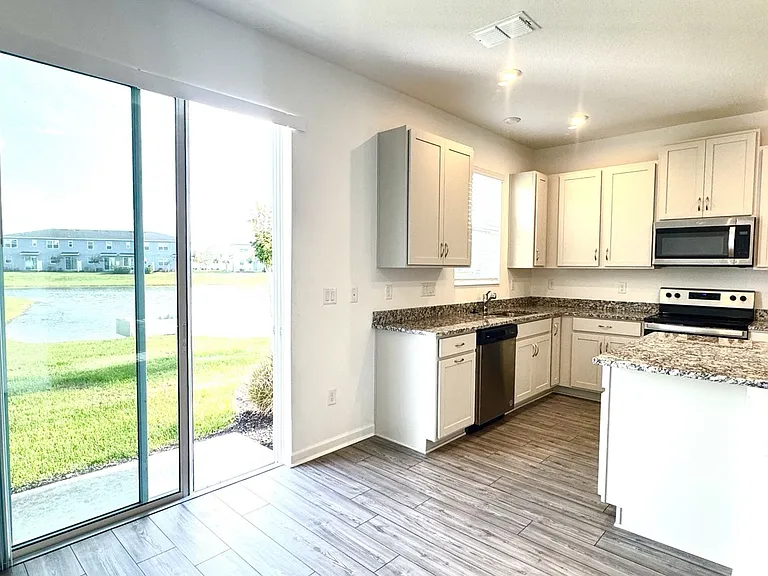 1025 Spring Palms Loop — Photo 3