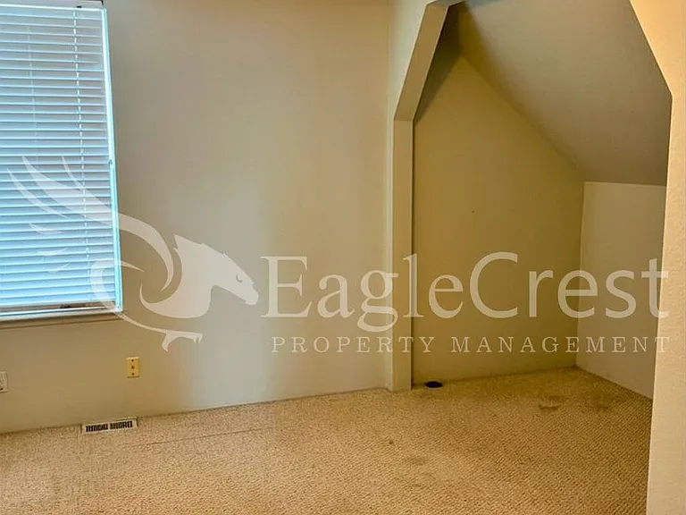 613 Locust St — Photo 20