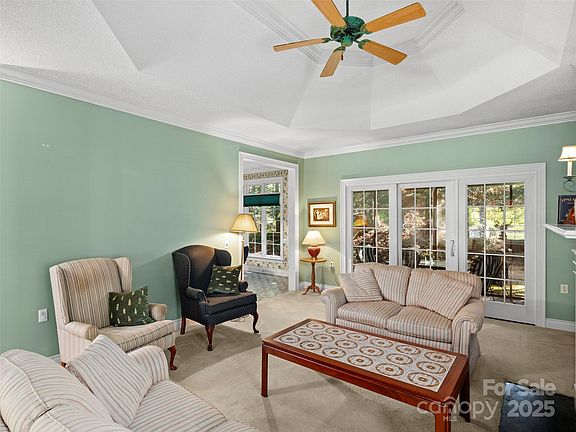 5th image of 40 Tiverton Ln