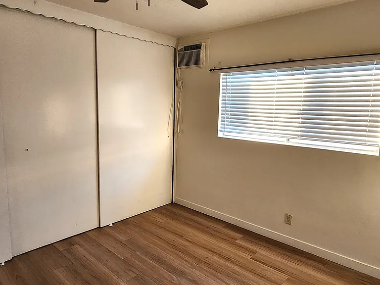 262 N Palm Ave #B — Photo 9