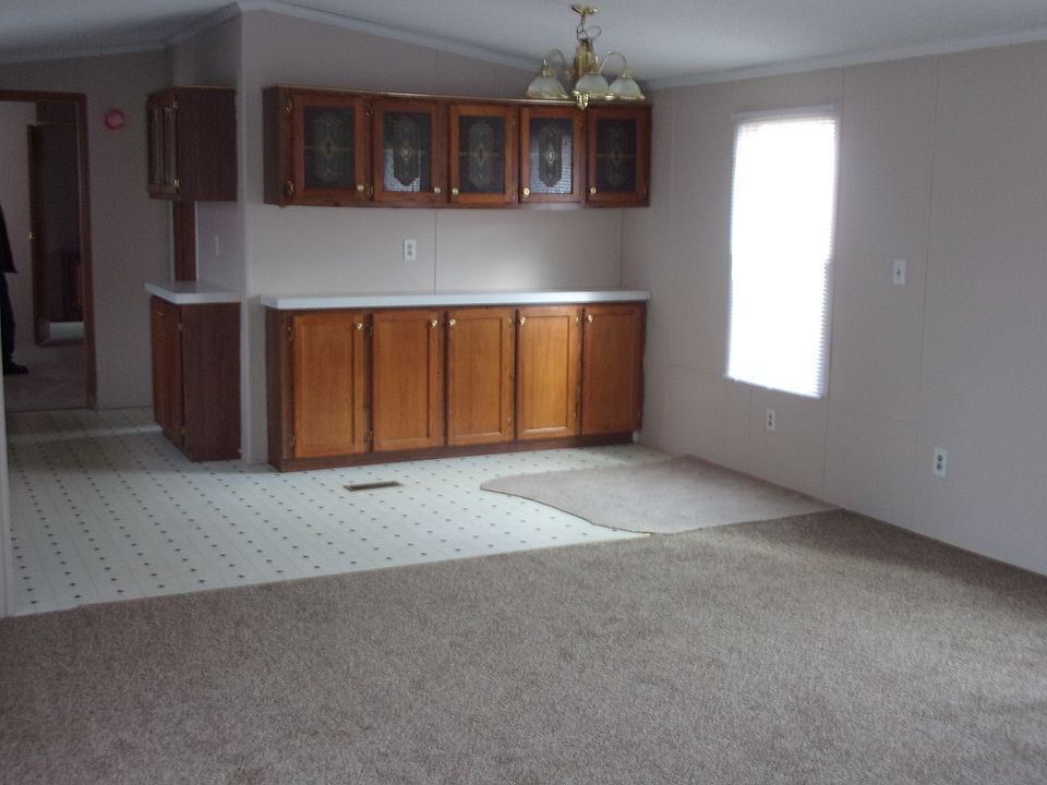 2nd image of 821 Pinewood Dr