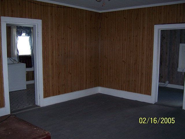 2nd image of 701 Garrett Ln