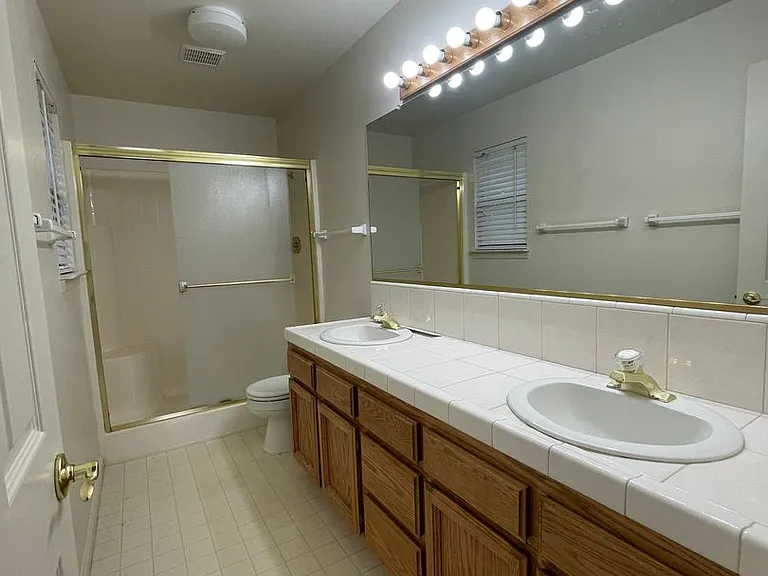 4424 Heather Ridge Ln — Photo 6