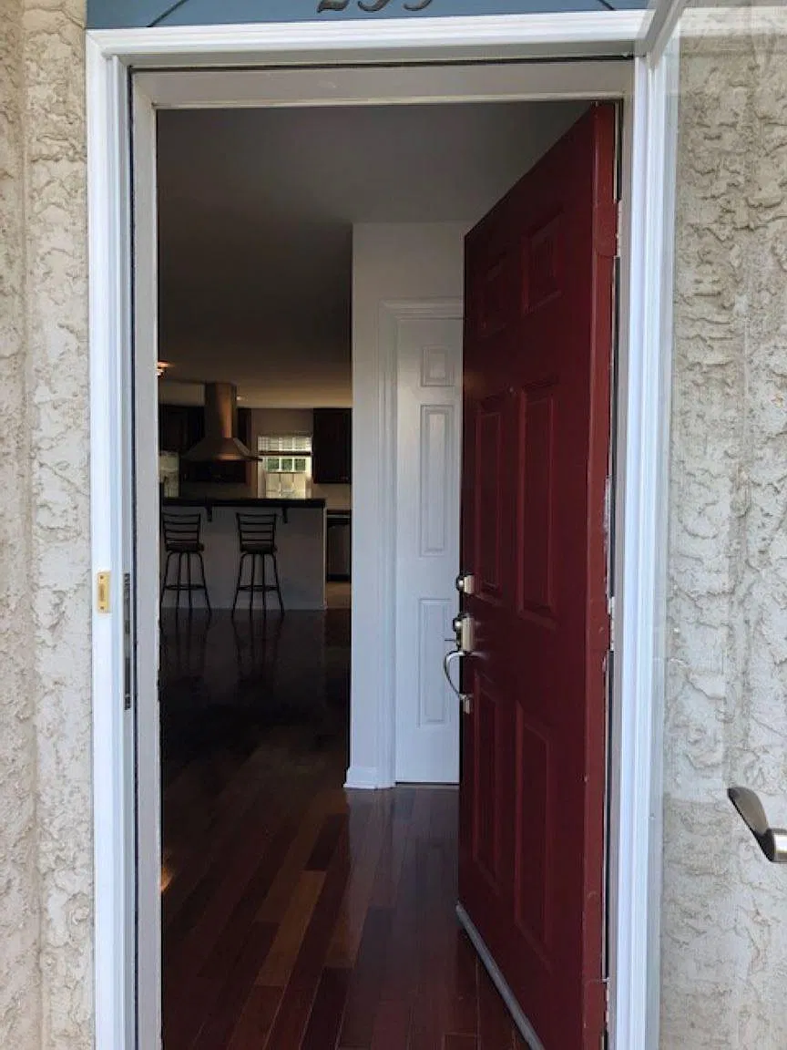 3 bed, 2.5 bath, 1920 sqft, $3,185 — Photo 2