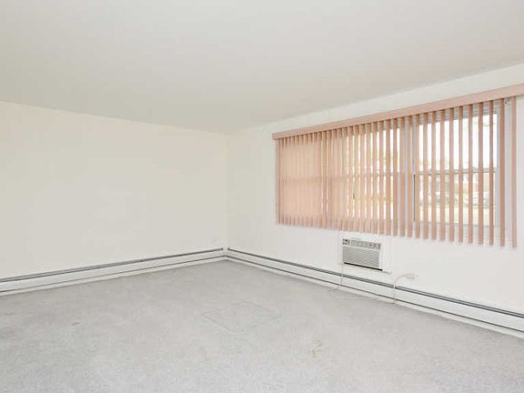 4th image of 5445 N California Ave APT 1C