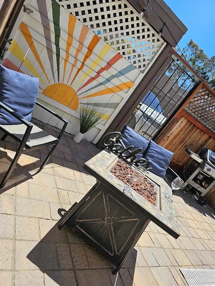 3 bed, 1180 sqft, $3,995 — Photo 2