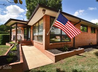 153 34th Ave NW, Hickory, NC 28601