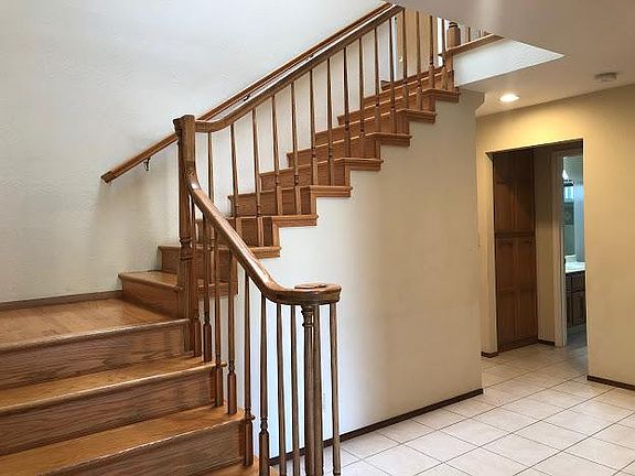 3rd image of 4196 King Arthur Ct