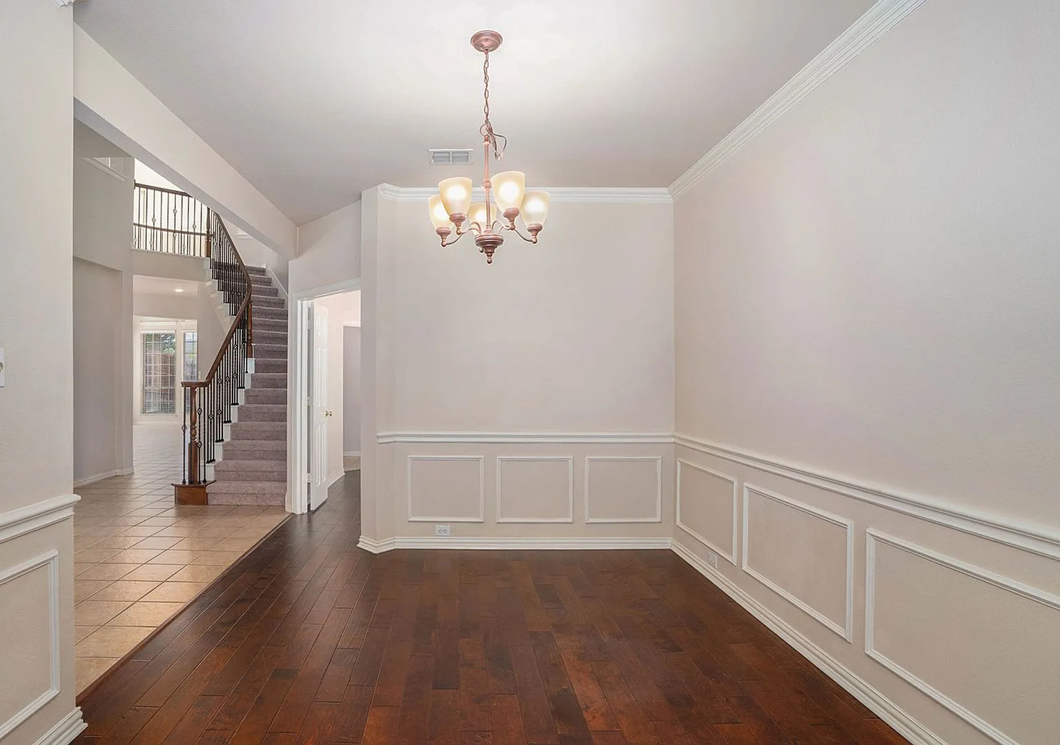 Beautifully Crafted 5 Bedroom 4 Bath in Flower Mound! — Photo 4