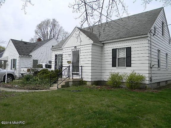 2nd image of 1355 Oaklawn St NE
