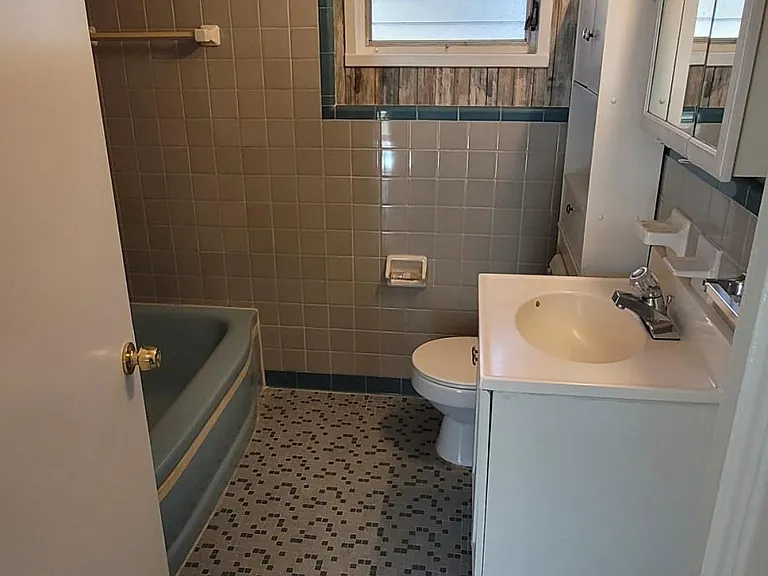 2733 Rice St — Photo 9