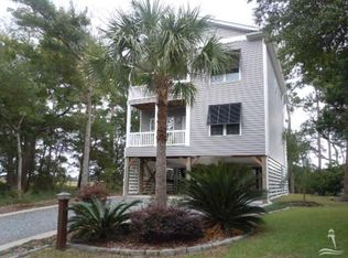 520 Norton St, Oak Island, NC 28465