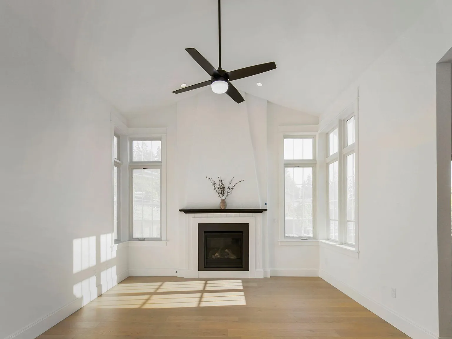 2 bed, 1222 sqft, $4,595 — Photo 1