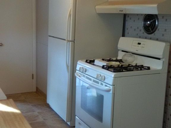 5th image of 5946 W 130th St