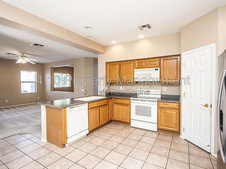 951 E Bellerive Pl — Photo 13