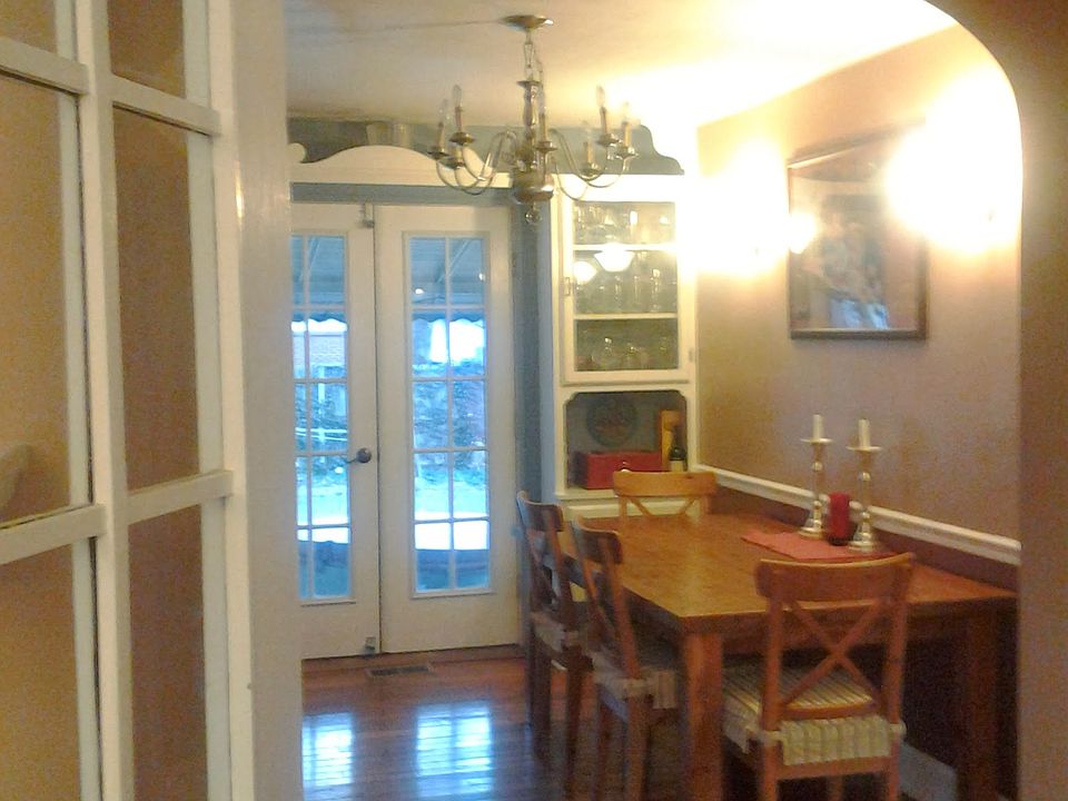 Living room to dining room e