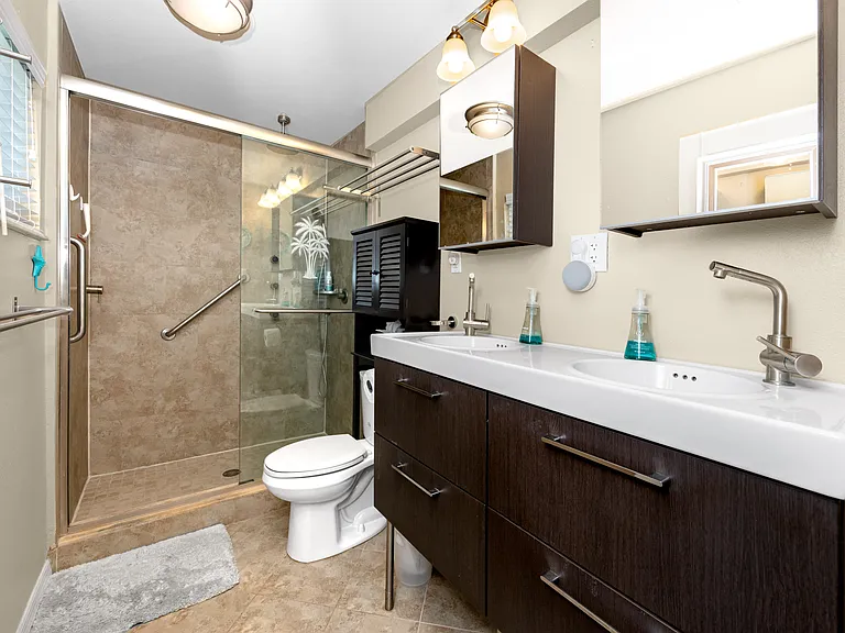 12103 71st Way - Primary Bathroom