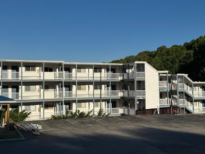 1089 Bluewater Dr STE 414, Moneta, VA, 24121