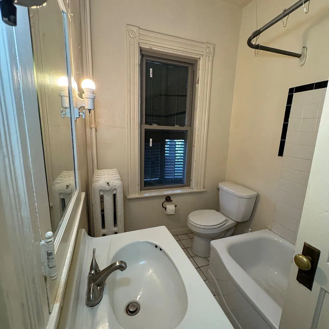 2 bed, 1.0 bath, 850 sqft, $1,300 — Photo 3