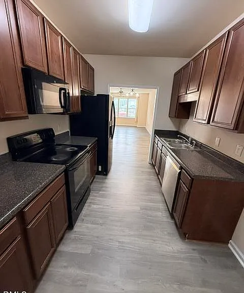 806 Carpenter Glenn Dr — Photo 19