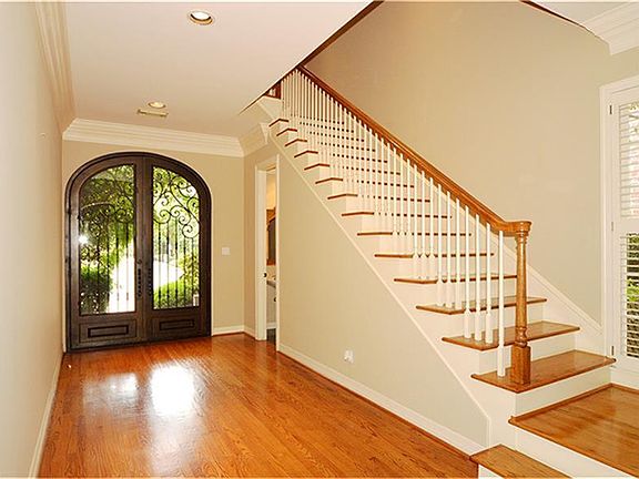 3rd image of 57 Briar Hollow Ln APT 2