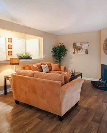 3rd image of 209 Highwood Ct