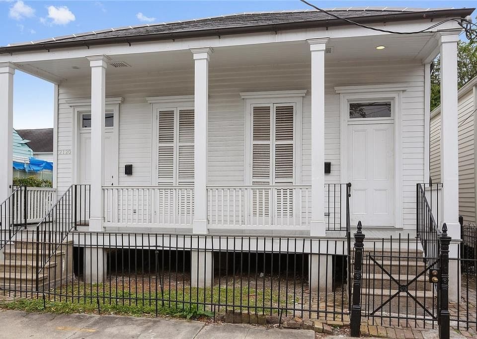 1st image of 2122 Annunciation St