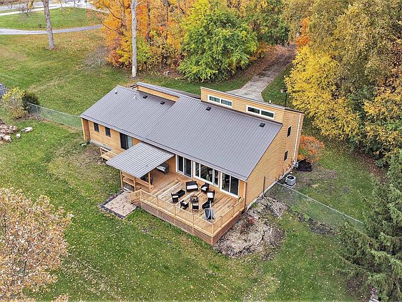 2nd image of 21944 Shirley Dr
