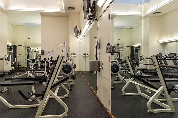 Rented by Barlavi Inc. | media 21