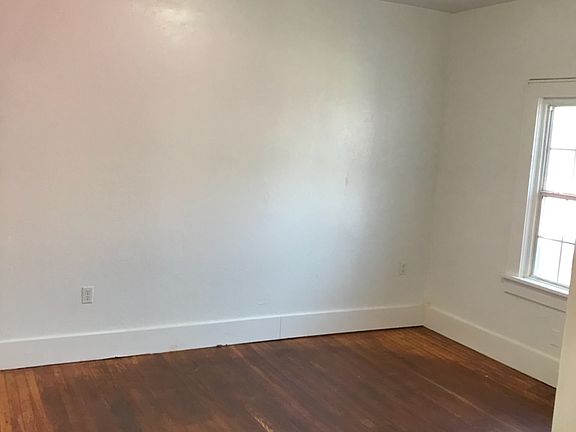 3rd image of 124 SW 23rd St