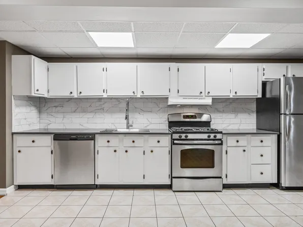 517 Clinton Street image 24 of 33