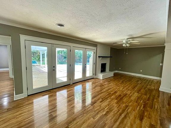 4th image of 1218 Shady Oak Dr