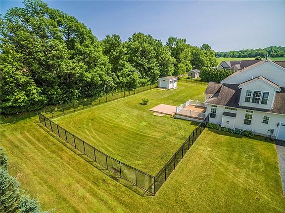 4th image of 377 Stonefield Ln