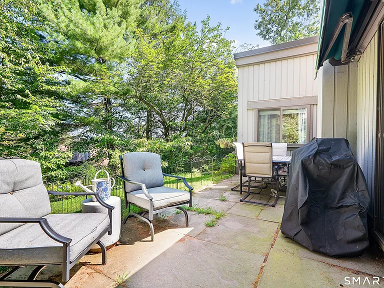401 Heritage Vlg #B — Photo 29