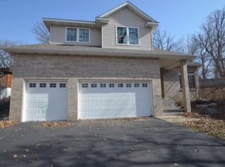 944 Chloe Ln, Saint Paul, MN 55123