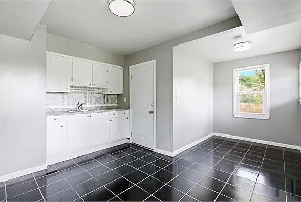 3 bed, 952 sqft, $1,660 — Photo 4