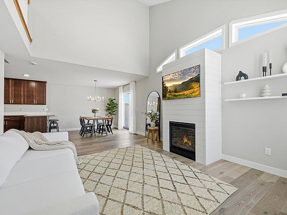 4th image of 1672 Bedford Ln