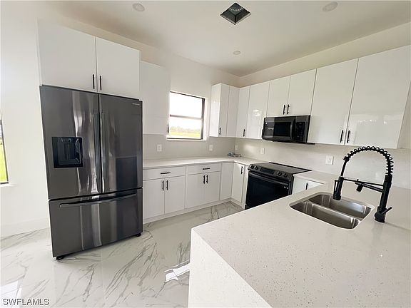 3rd image of 2500 39th St W
