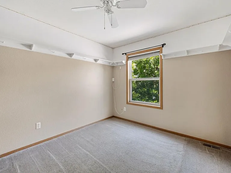 2456 Mary Beth Ct — Photo 15