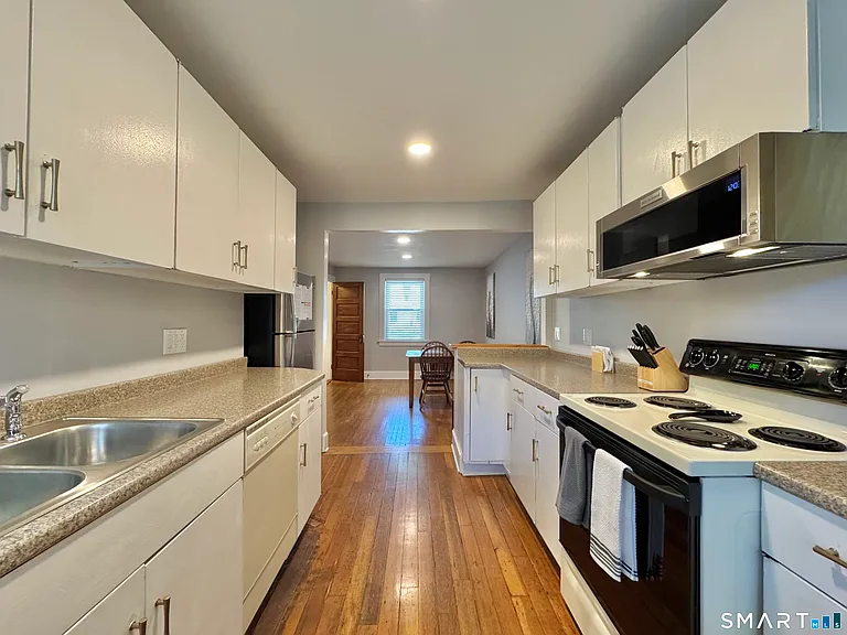 69 Morse Ave — Photo 8