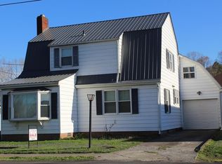 824 Jefferson Ave, Paintsville, KY 41240