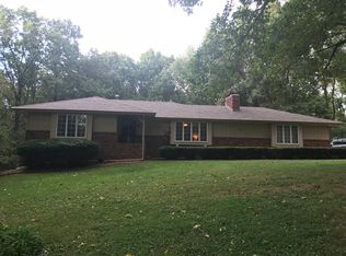 211 E Nottingham Ln, Springfield, MO 65810