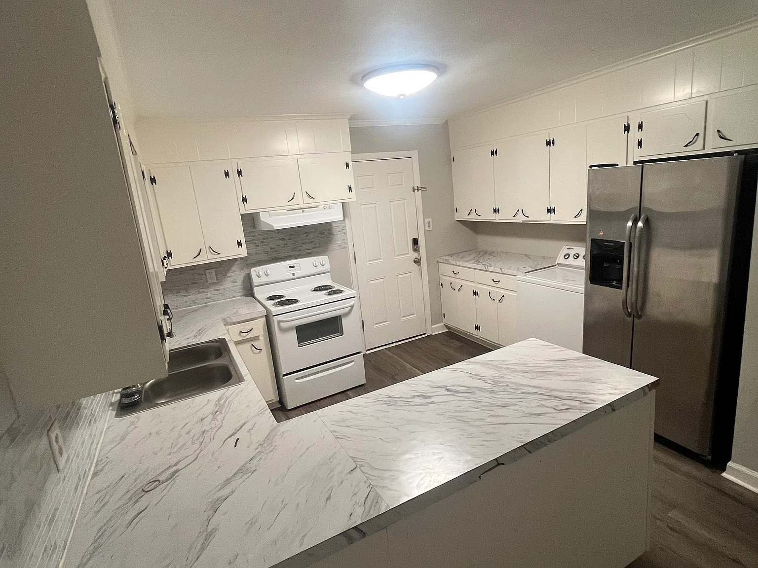 3 bed, 1313 sqft, $2,295 — Photo 3