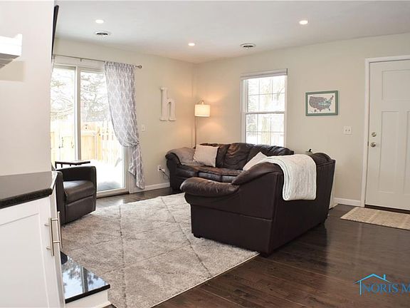 2nd image of 18 Meadowbrook Dr
