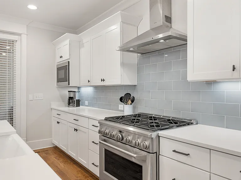 843 Clayton Ave — Photo 11