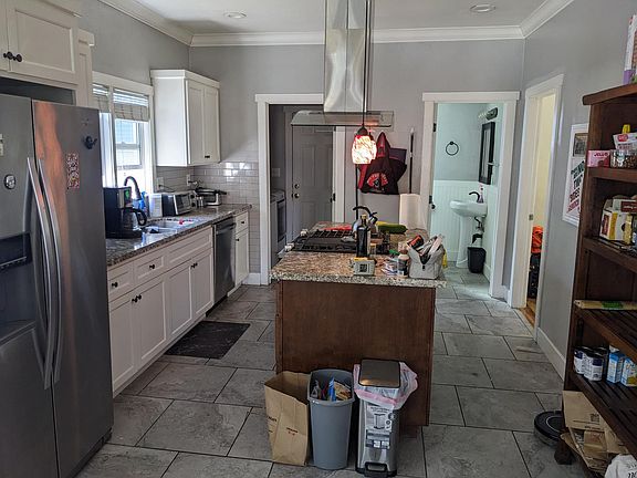 3rd image of 3142 W St