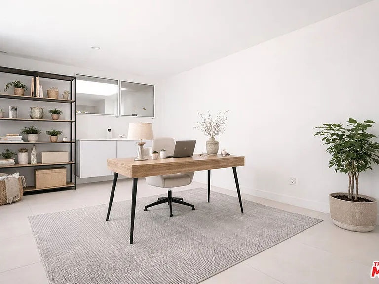 621 N Kings Rd #1 — Photo 12