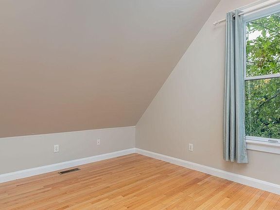 2nd image of 692 Neil Ave #692