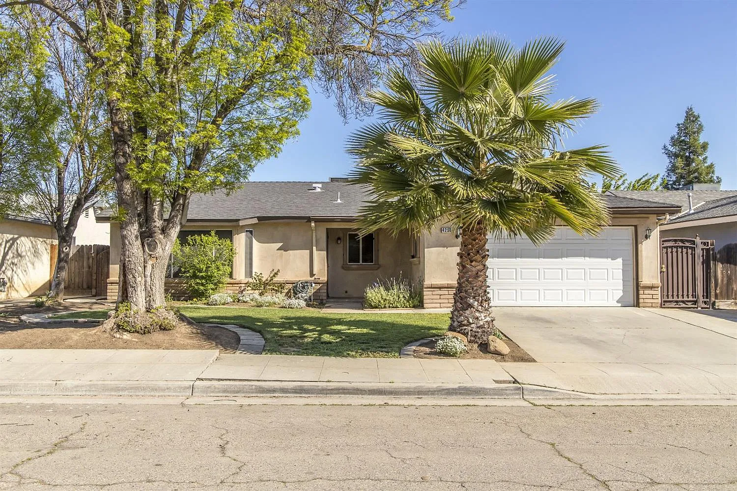 4250 W Fountain Way photo 1