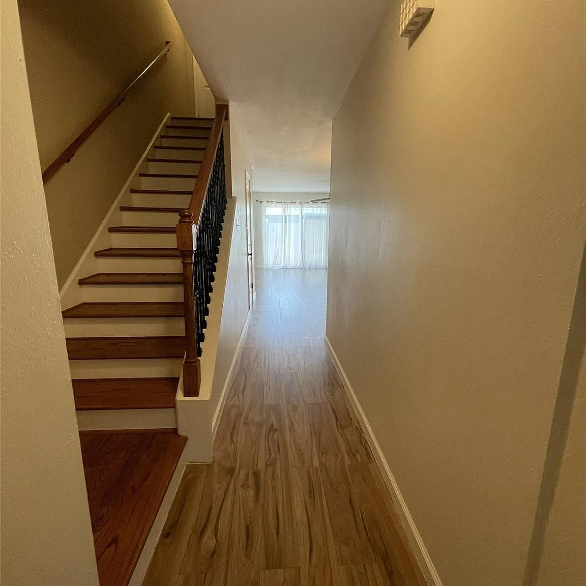2 bed, 2.5 bath, 1385 sqft, $2,000 — Photo 3
